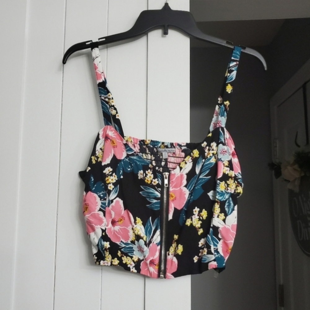 Charlotte Russe Hawaiian Print Crop Top. NEW!